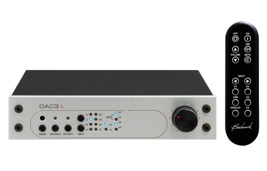 Benchmark DAC3 L Zilver vooraanzicht met afstandsbediening